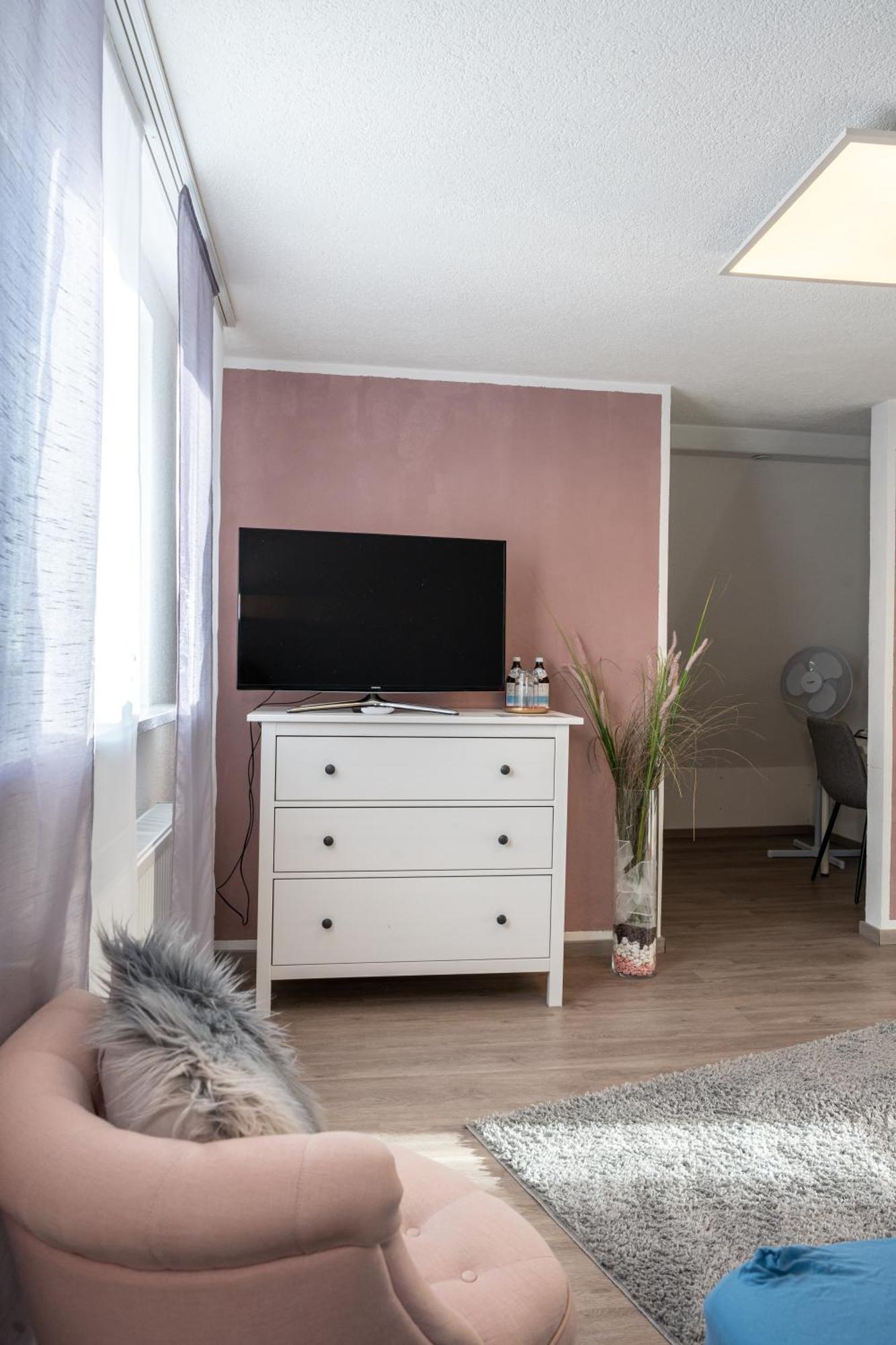 Modern House With Pool - 3 Bedrooms 2 Bathrooms 메밍겐 외부 사진